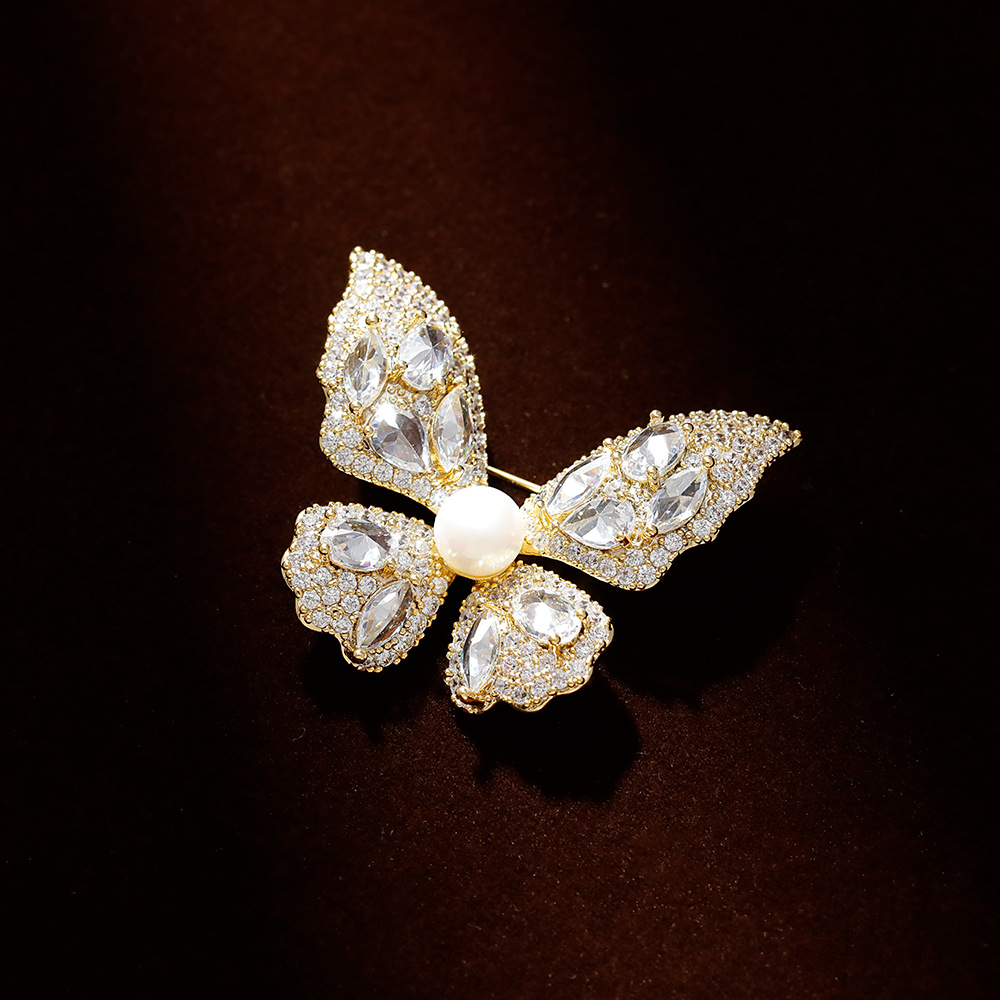 Hyacinth Butterfly brooch, high-end women's light luxury exquisite pearl brooch, suit jacket pin, elegant and stylish autumn and winter accessory Specification image