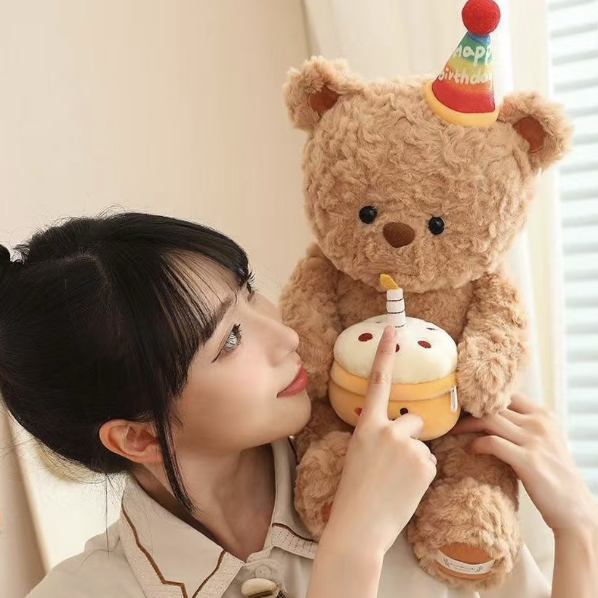 Influencers burst cumpleaños oso peluche bondadoso pastel de cumpleaños abrazo dormida almohada pastel lindo oso muñeca Application Scenario