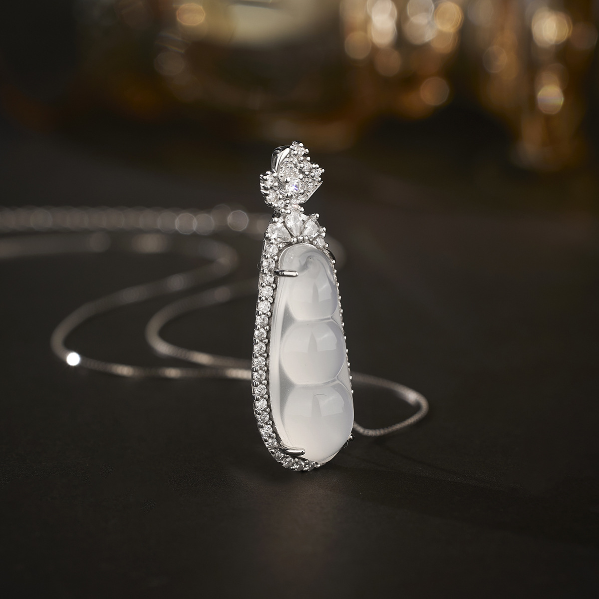 New Chinese-style "Fu Dou" pendant for summer, set with ice-transparent natural white chalcedony, green bean necklace for women Specification drawing