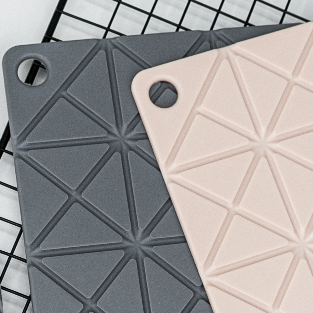 Turtle-patterned heat insulation pads, food-grade silicone coasters, heat-resistant thickened pot pads, European-style high-temperature resistant table MATS Specification drawing