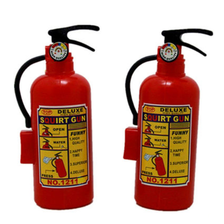 New, unique and creative prank little toy water gun, super fun plastic children's fire extinguisher water gun Application Scenario