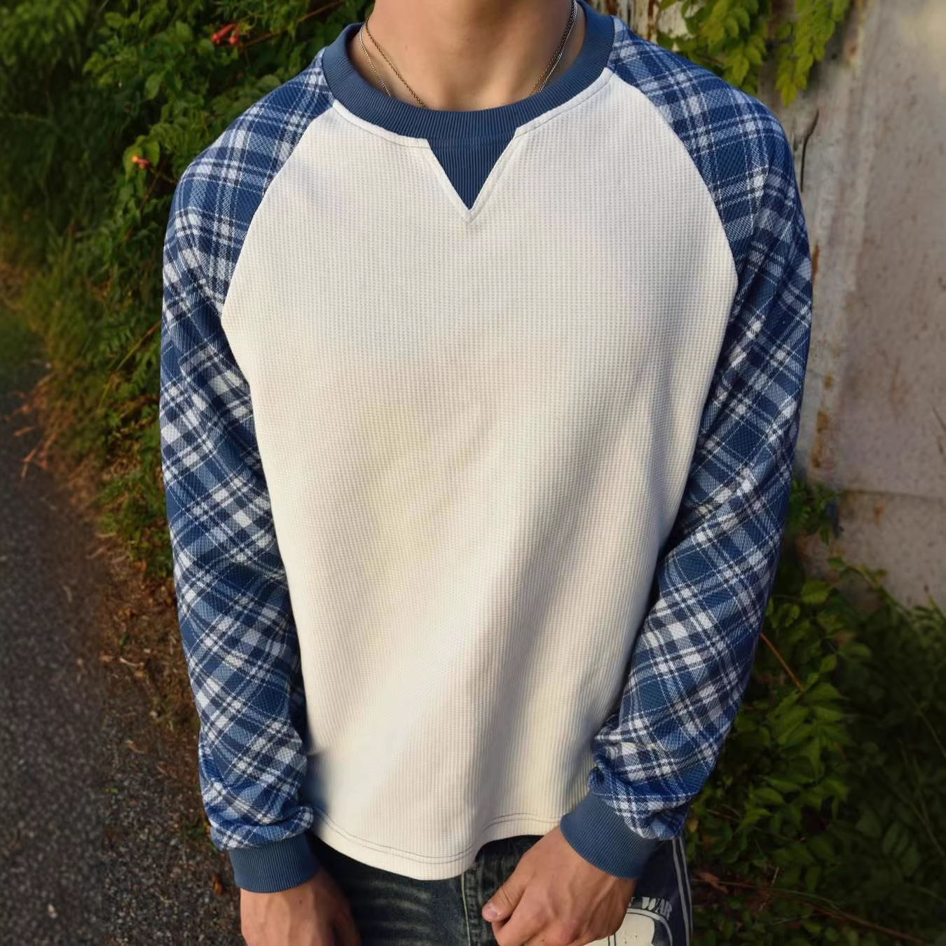 This is a retro outerwear with a long-sleeved T-shirt and a pullover from the European and American ins cross-border style, featuring a textured sleeve and a round neck. It's a street trend full figure