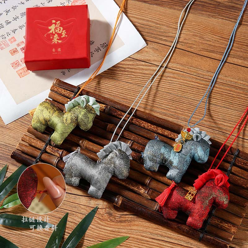 Cultural and creative Horse Year sachet pendant, sachet, interchangeable spice, zipper, three-dimensional little horse portable lucky bag, brocade bag