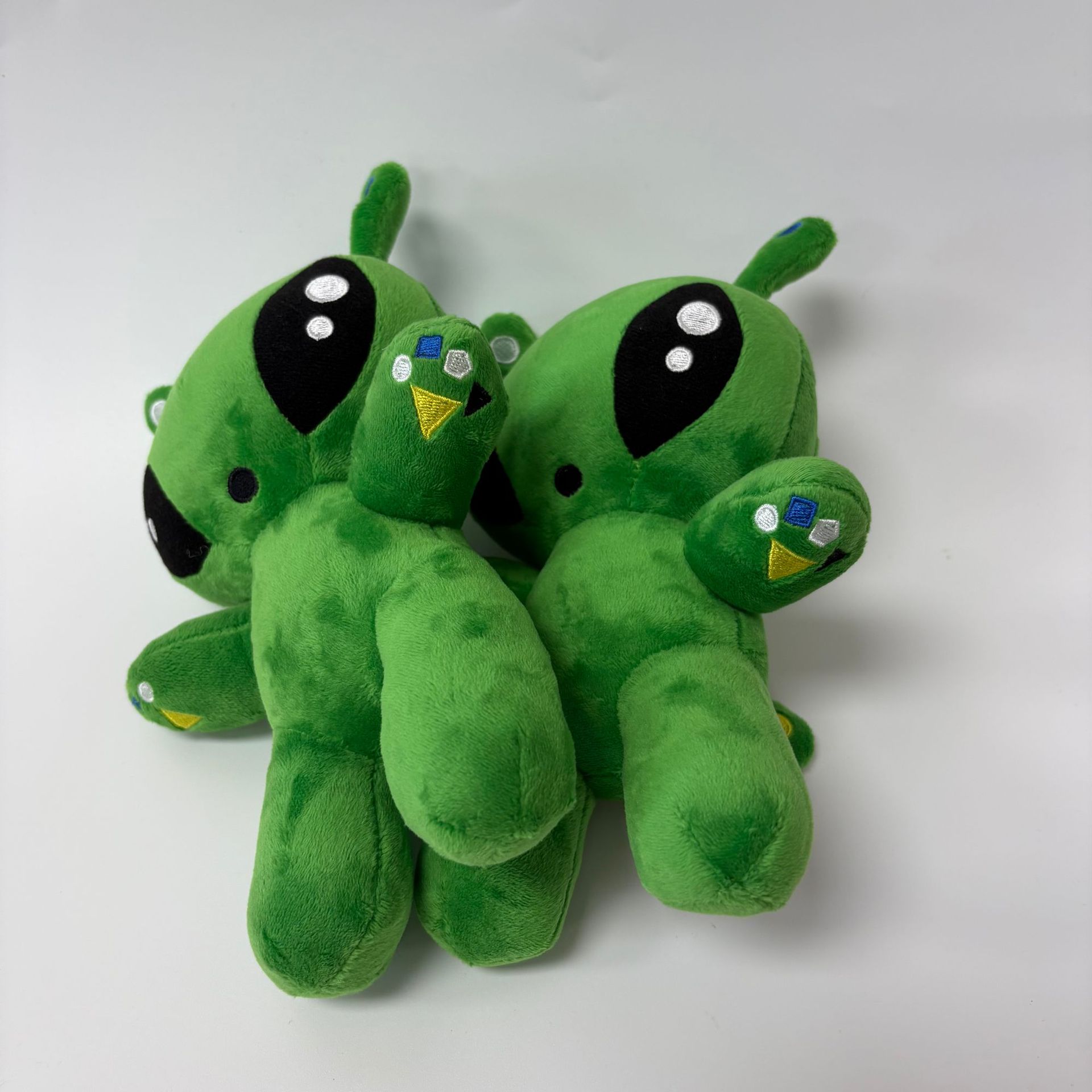New cross-border AFTONSPARV green alien plush green alien plush doll Specification image