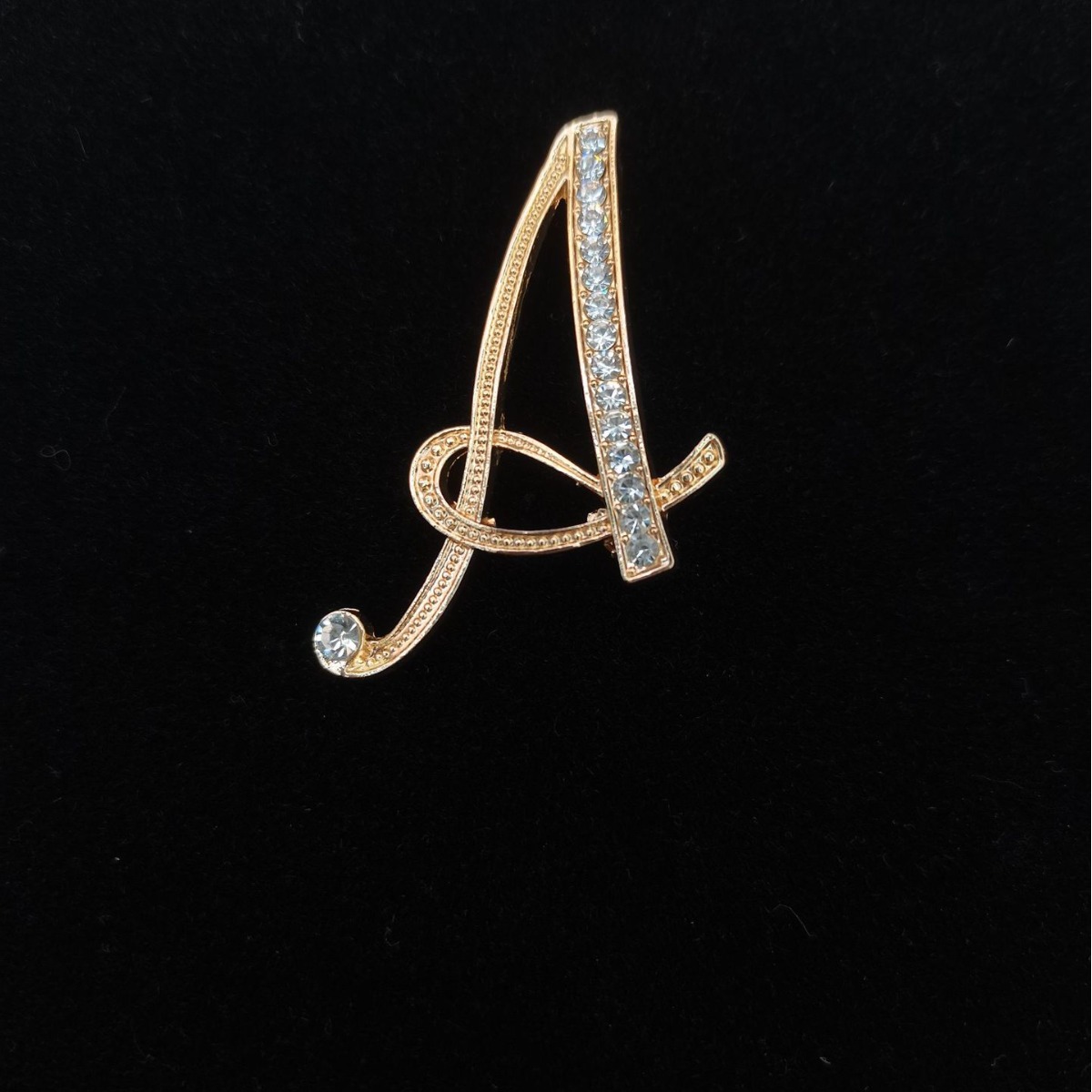 金色镶钻字母A滴油胸针女士时尚穆斯林饰品收腰设计