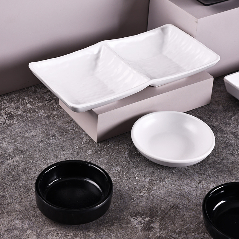 Melamine Japanese and Korean seasoning dish, white round plate, two-compartment seasoning dish, black three-compartment and four-compartment barbecue dipping sauce dish Specification image