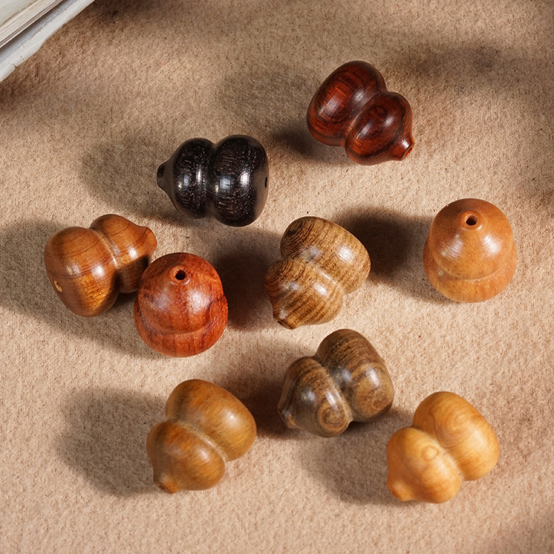 Sandalwood gourd small accessories, cultural play wooden small items, keychains, pendants, Fulu portable pendants, DIY ornaments Specification image