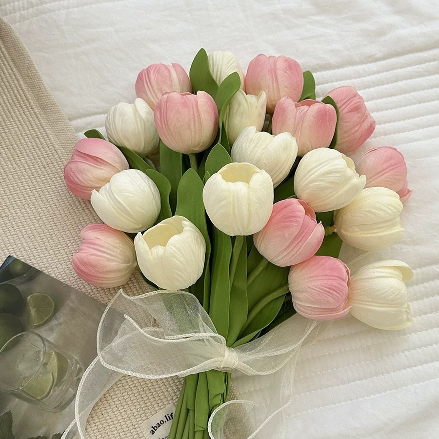 Tulip artificial flower decorative flower ornaments, artificial flower bouquets, high-end and realistic artificial flowers, wedding flower photography props