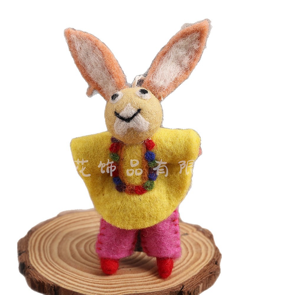 Nepalese handcrafted wool felt products, cute wool bear pendants, keychains, bags, and felt pendants Item Picture