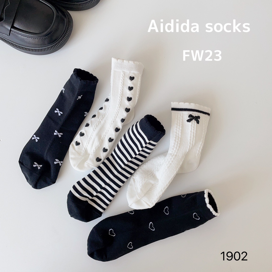 Aidida 1902 Boys' and Girls' Socks 2024 Spring, Autumn and Winter Cotton Black and White Small heart-shaped Lace mid-calf Socks details Picture