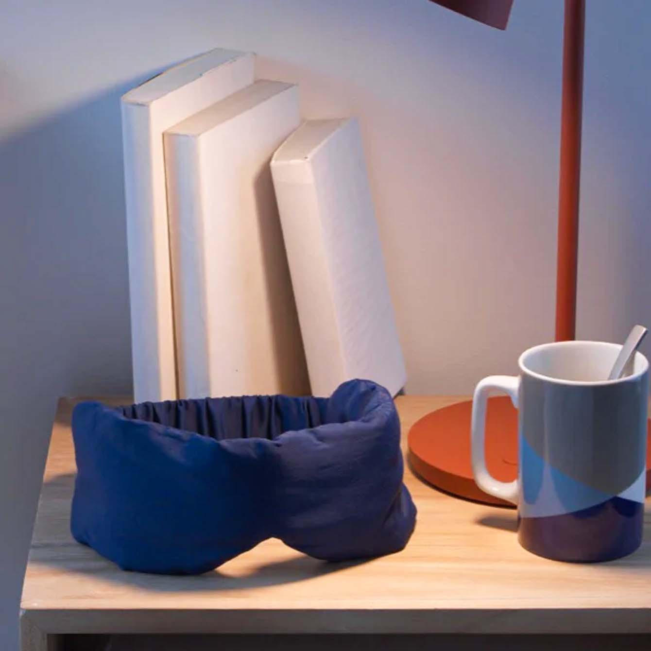 Cross-border best-selling solid-color adjustable tightness light-blocking eye mask, soft, breathable and eye-protecting eye mask for travel, business trips and sleep Application Scenario