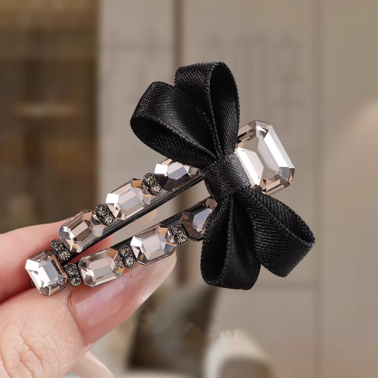 Korean-style crystal bow side clip, high-end and light luxury hair clip, French retro style headwear Specification image