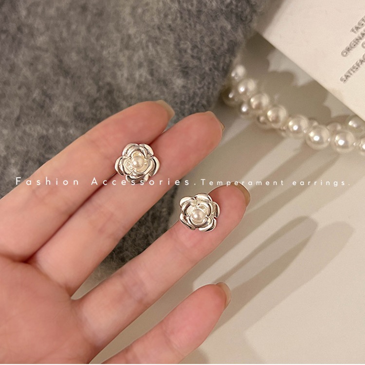 Camellia flower pearl stud earrings for women 2024 New bestseller, light luxury, high-end style, unique and exquisite, small fragrance style earrings Application Scenario