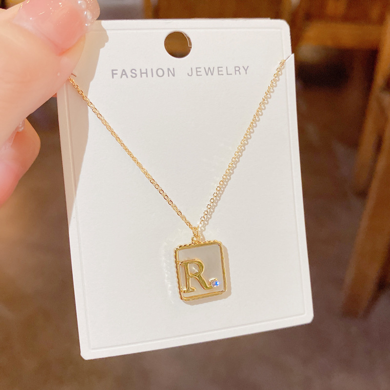 The Korean version of the niche design sense and elegant letter R brand necklace, a female Internet celebrity's unique, fashionable and light luxury collarbone chain accessory