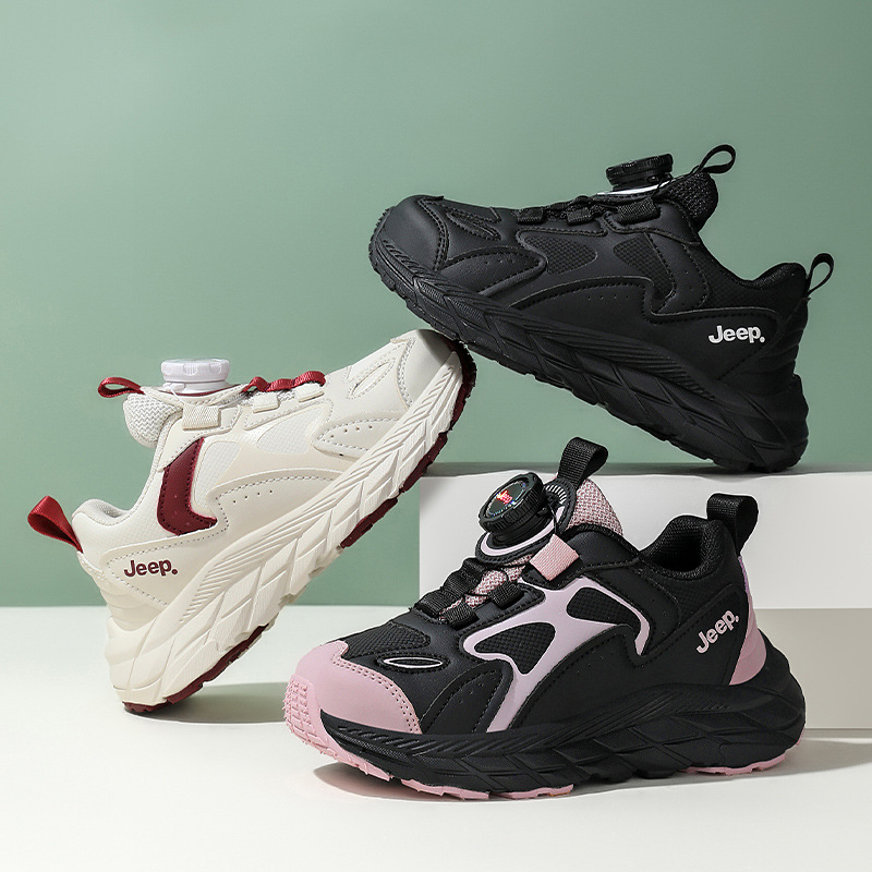 童运动鞋实物图