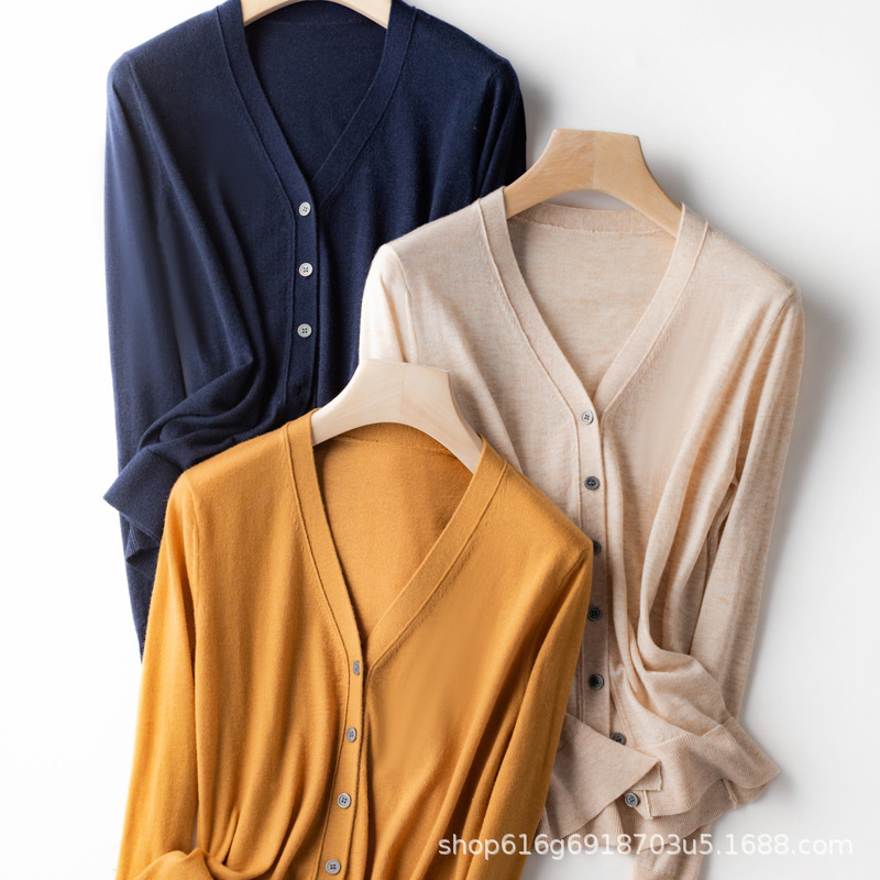 Merino fine-spun wool cardigan for women, paired with a thin sweater for a slimming and form-fitting spring and summer air-conditioned jacket