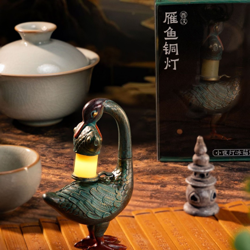 The "Wild Goose Fish Copper Lamp" is a new Chinese-style home decoration item, a Han-style antique copper cultural and creative handicraft, and a business companion for enterprises Specification image