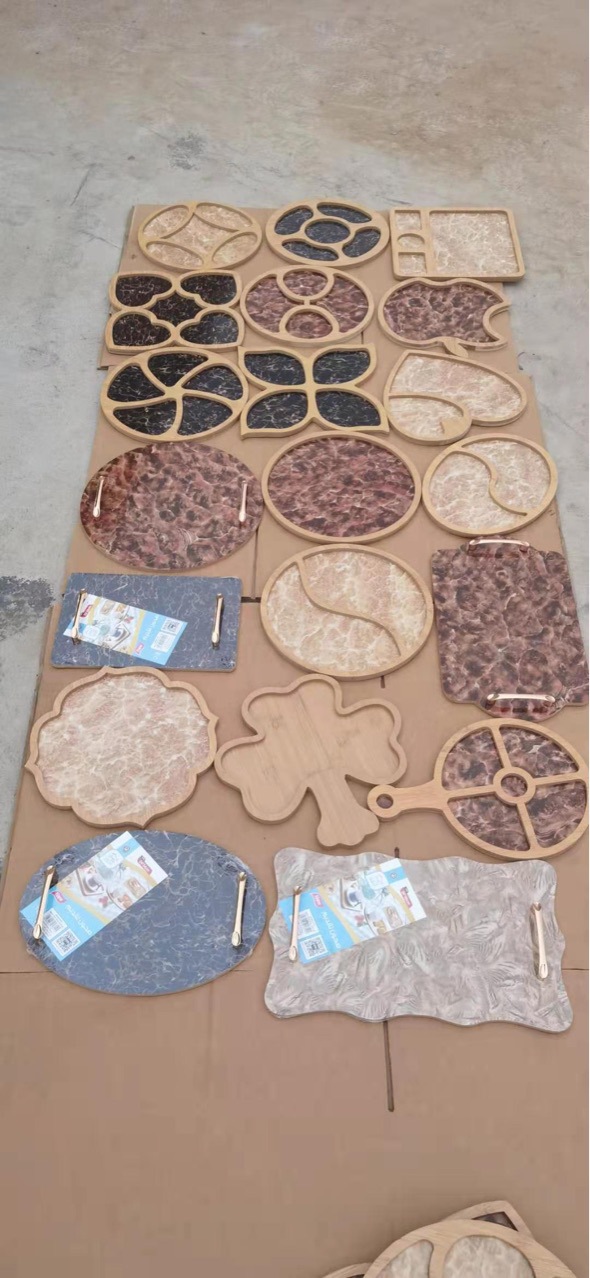 وفي عيد الميلاد، يُصنع قرص الكعك الكثيف اللذيذ مع قرص فاكهة الغلاف الجوي details Picture