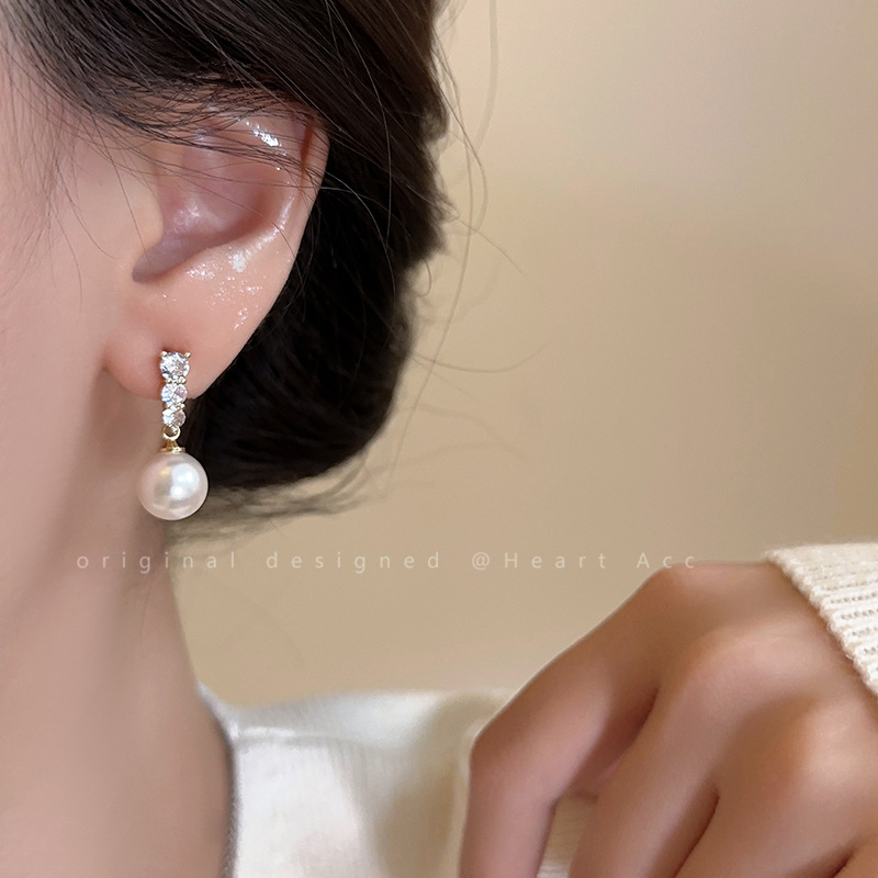 Rich girl's niche high-end design sense, Shi family pearl stud earrings, elegant and high-end silver needle earrings and earrings for women details Picture