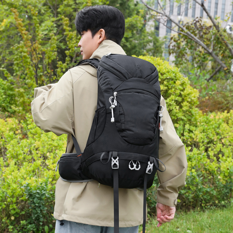 2026 New short travel, leisure, outdoor hiking backpack with large capacity, trendy backpack for camping and hiking in the wild details Picture