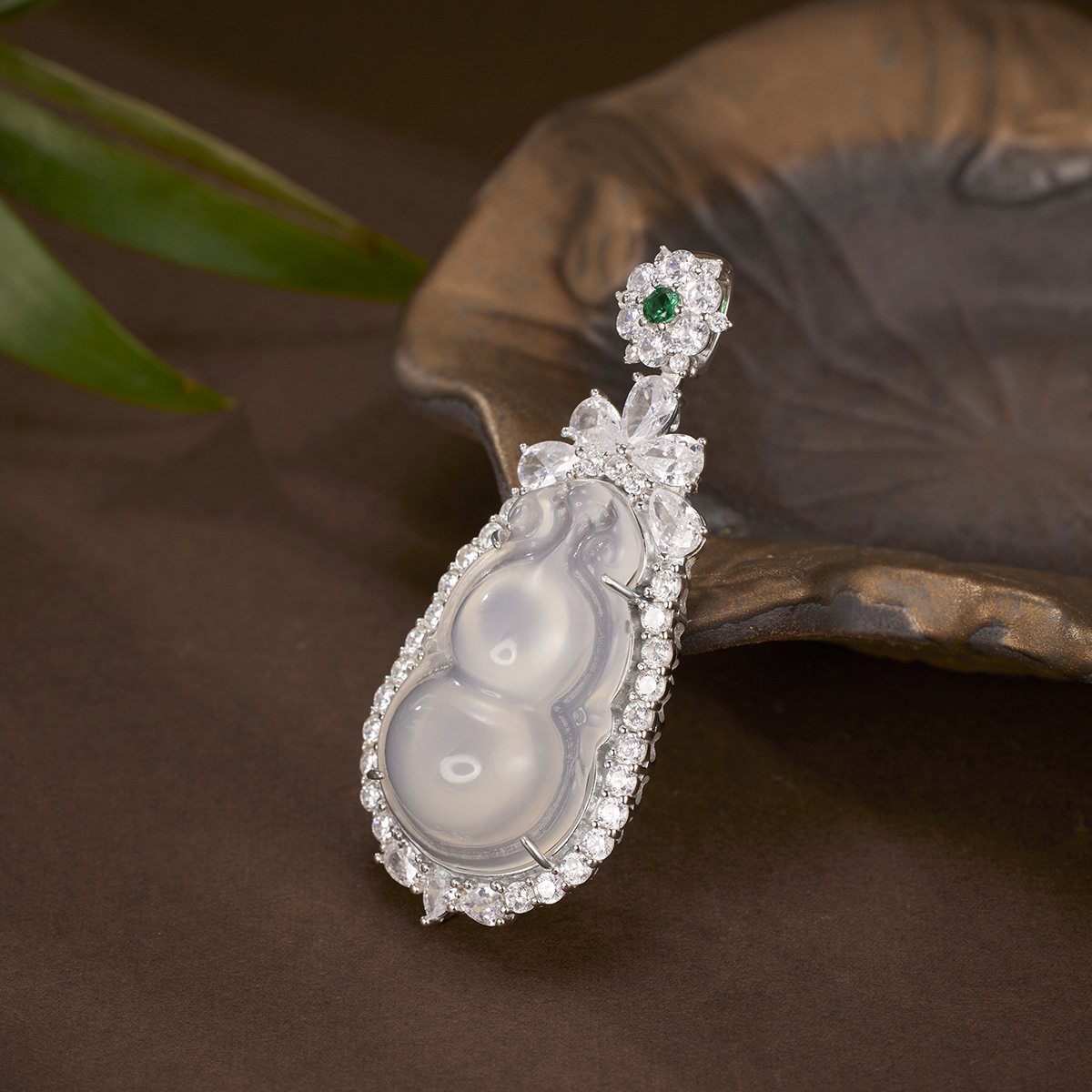 S925 pure silver New Chinese-style high ice transparent white chalcedony gourd pendant, jade collarbone chain pendant and jewelry manufacturer wholesale details Picture
