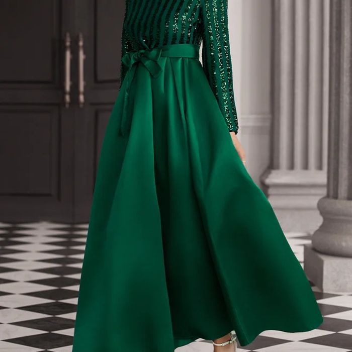 A new type of sequined and elegant commuting solid color mid-waist sequined host banquet dress evening gown from Europe and America details Picture