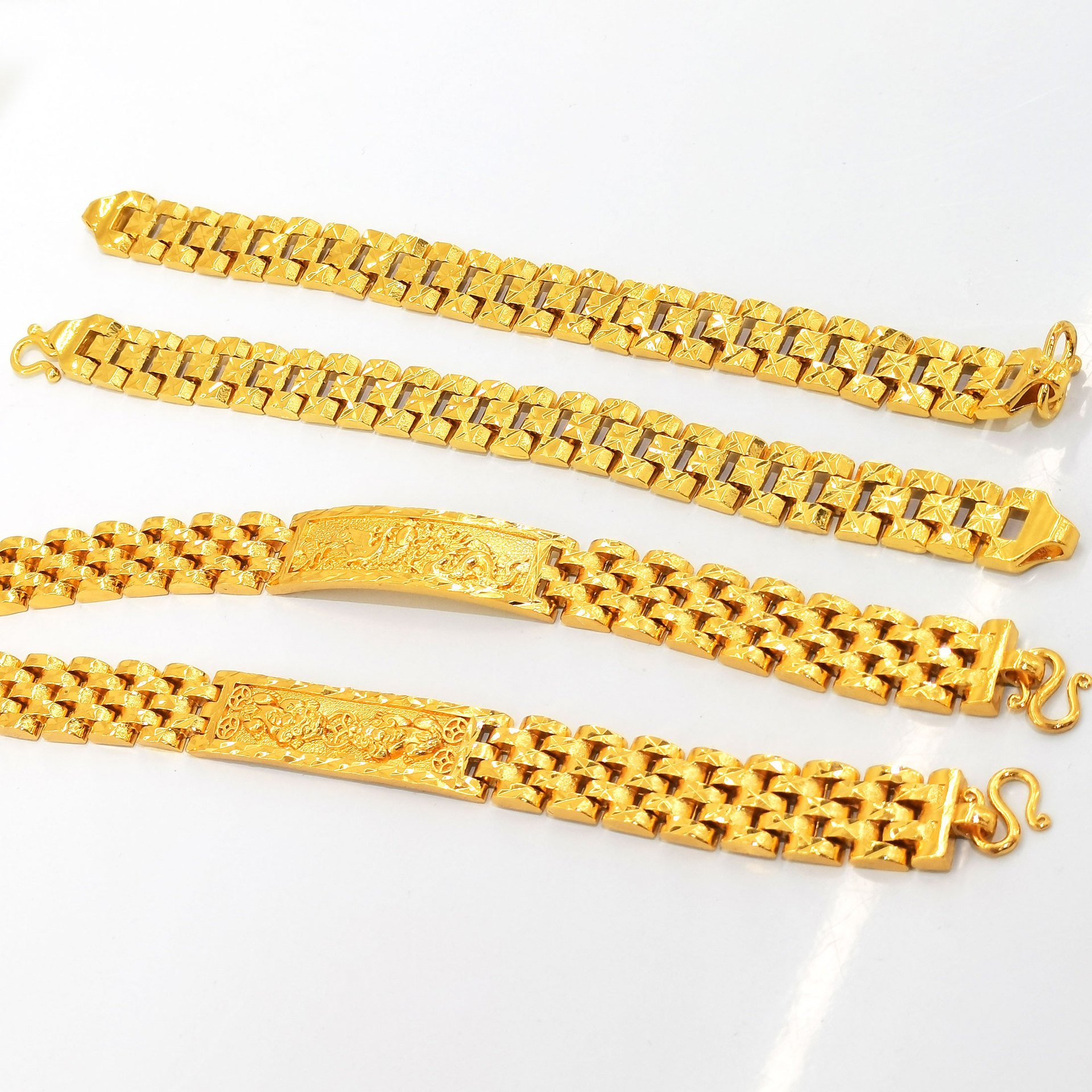 Xiangyunlong PI Xiu Long Feng brand bracelet for men, a light luxury and fashionable copper gold-plated watch bracelet accessory Item Picture