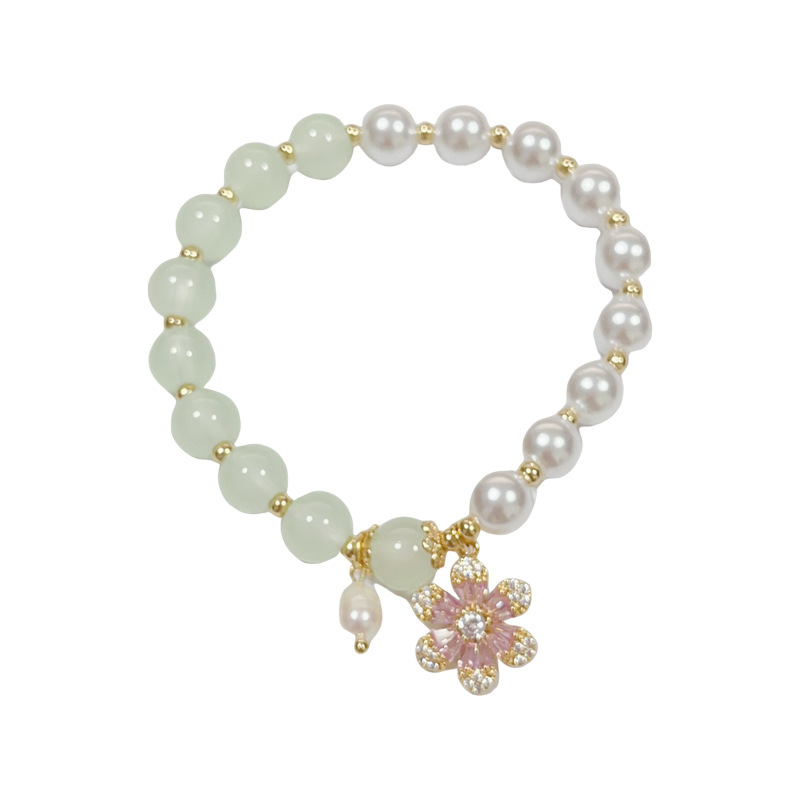 This is a new summer style, fashionable and fresh fresh jade pearl freshwater pearl petal bracelet. It is a light luxury, gentle and versatile accessory Item Picture