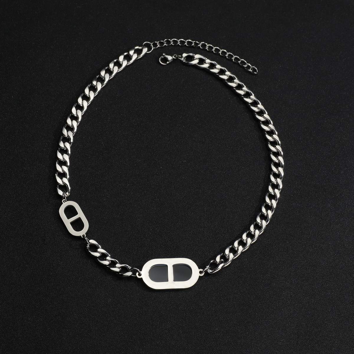 Cross-border supply of European and American Instagram streetwear hip-hop necklaces, fashionable short necklaces for men and women, titanium steel simple collarbone chains