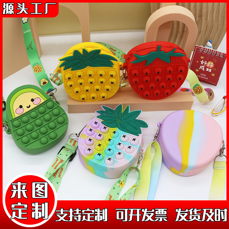 Customized cartoon coin purse, silicone little strawberry crossbody bag, children's trendy travel bag, cute single-shoulder bag, small crossbody bag