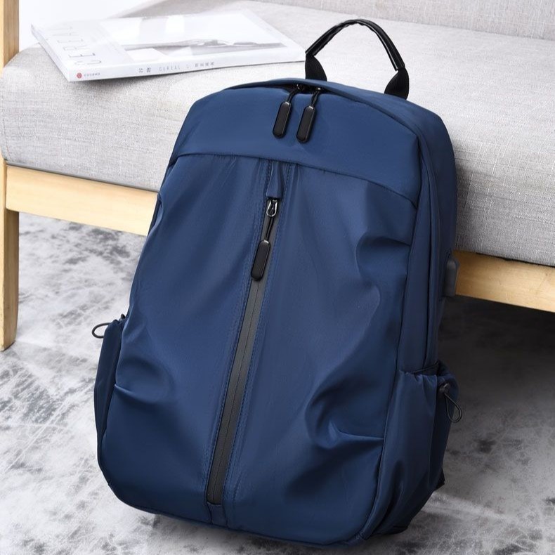 双肩包/背包/双肩包会议/太阳能充电背包/运动背包产品图