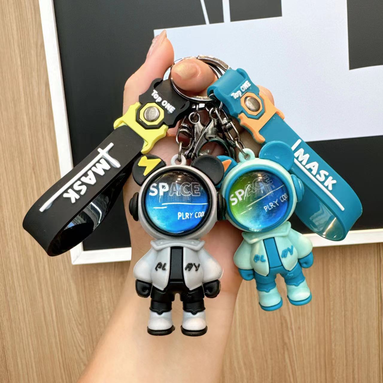Cool Space Hero Bear Keychain, Cartoon Cool Car Key chain, student schoolbag pendant, Small gift wholesale Application Scenario