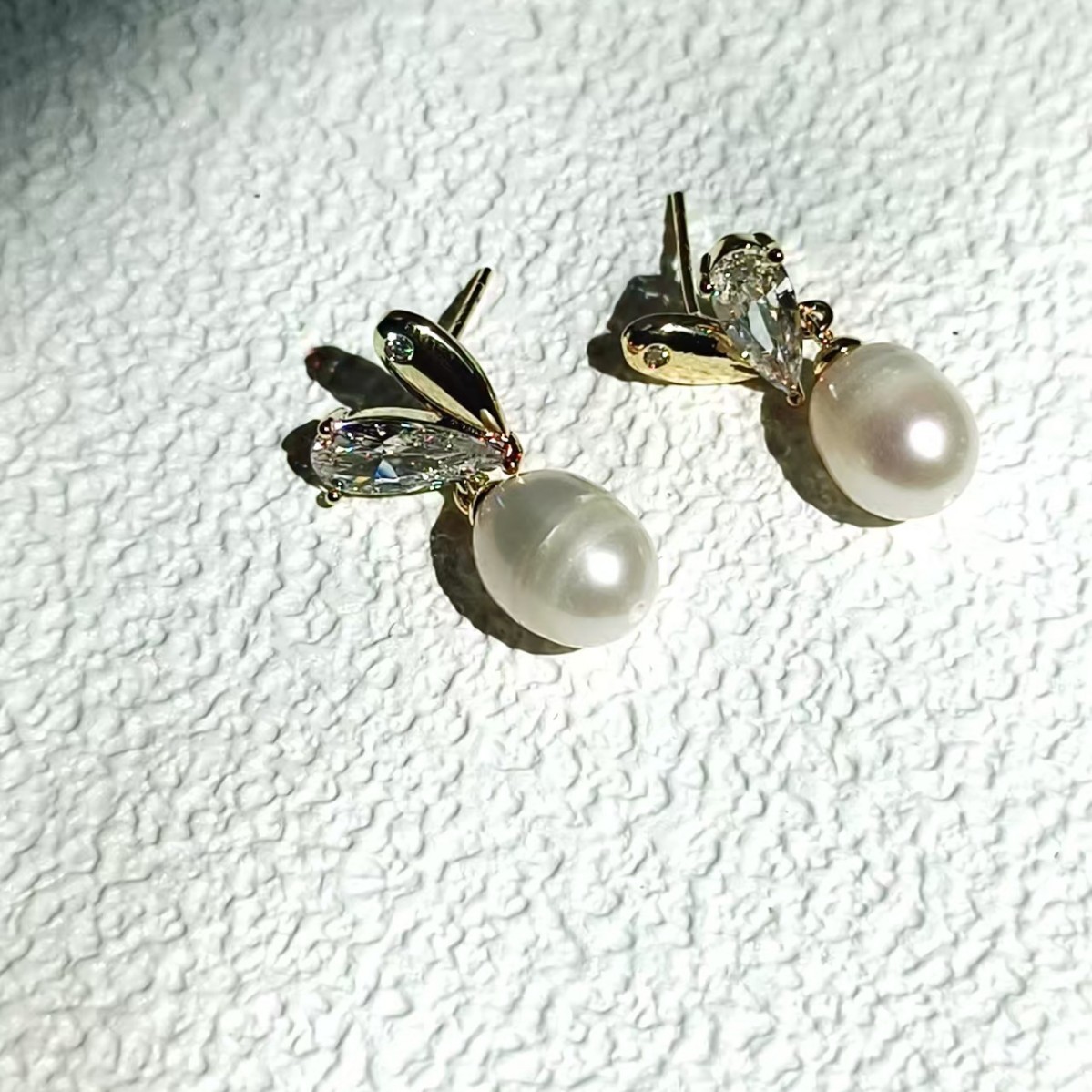 Fashionable 925 silver needle versatile earrings, stylish and trendy pearl stud earrings, retro and high-end, high-quality earrings details Picture