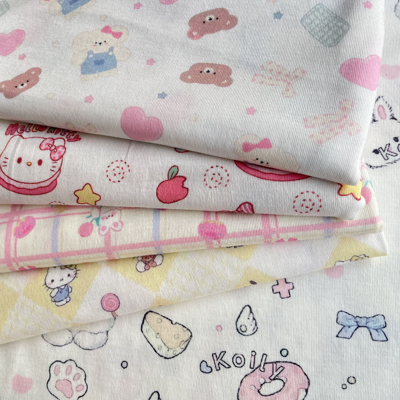 春夏时尚新品男女宝宝套装上衣可爱卡通印花弹力针织磨毛坑条面料