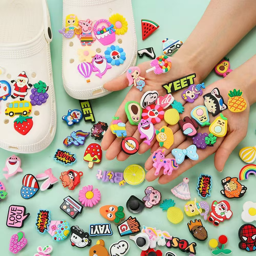 跨境洞洞鞋鞋扣鞋花鞋配件卡扣PVC滴塑软胶鞋花卡通沙滩鞋鞋带产品图