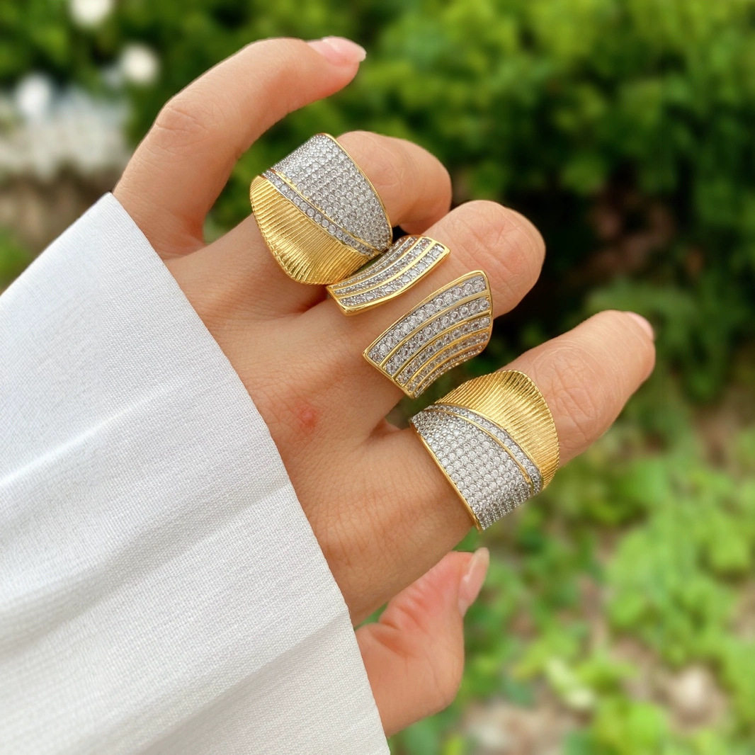 Factory direct sales: Popular cross-border sales in Europe and America. Wide ring with full diamond Settings. Factory direct sales full figure