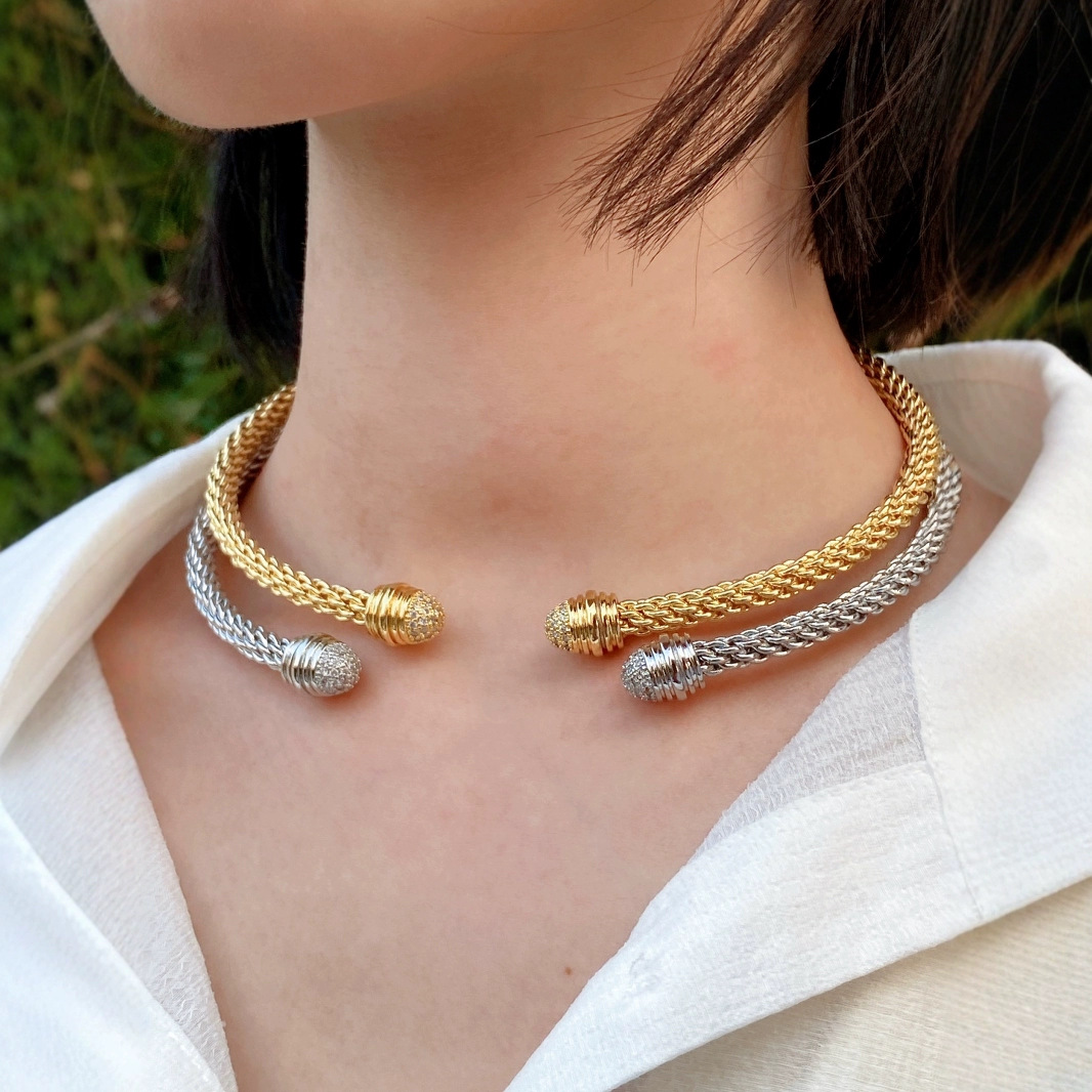 European and American fashionable twisted steel wire open C-shaped bracelet collar, versatile and fashionable, 18K gold-plated women's personalized accessory full figure