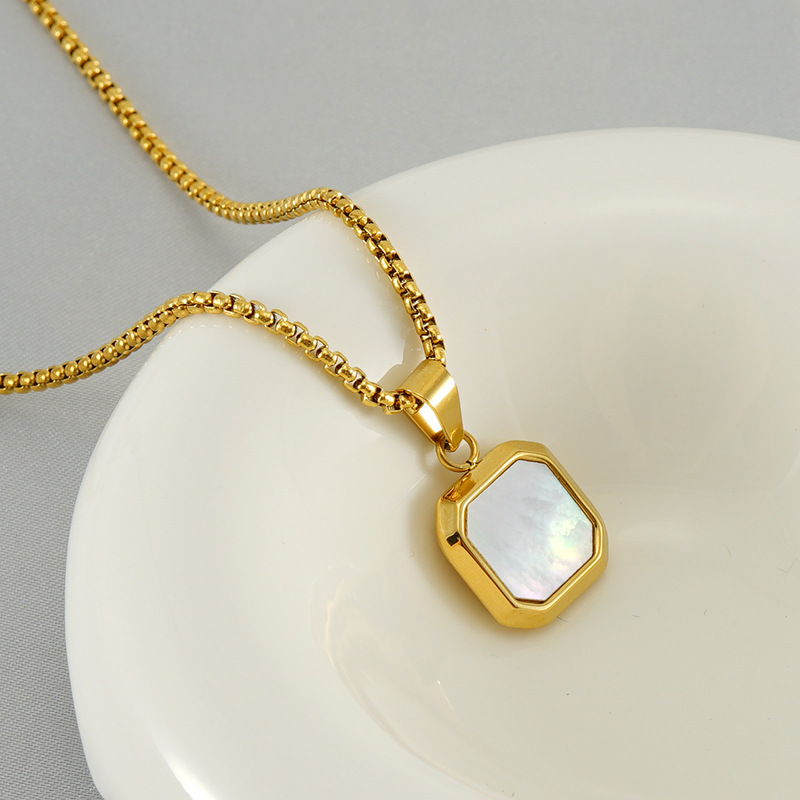 New titanium steel Ins-style necklaces from Europe and America, 18K gold stainless steel light luxury natural gold sand pendants for women wholesale