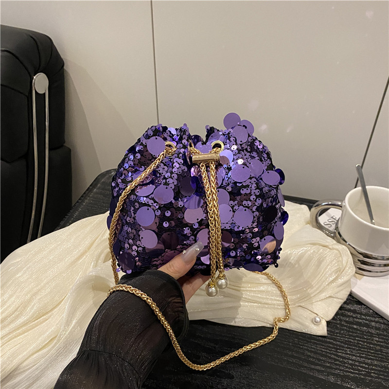 Cross-border large sequin, trendy, individualized and stylish, large-capacity chain, summer drawstring, crossbody, single-shoulder, evening hand-held bucket bag, sequin hand bag, tote bag, handbag, hand-held crossbody bag, fringed women's bag, single-shoulder handbag, sequin bag details Picture