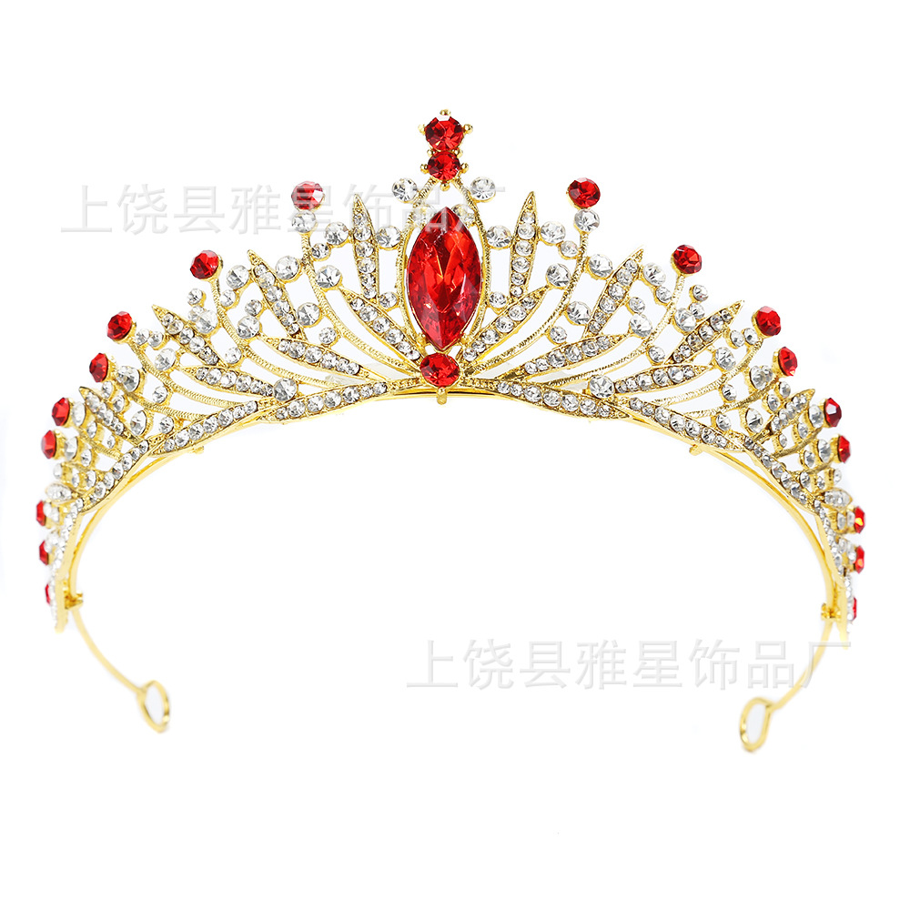 A luxurious golden diamond-encrusted crystal crown for the bride, a splendid tiara for the wedding, a dazzling headwear for the dinner and dance party, and an elegant star Application Scenario