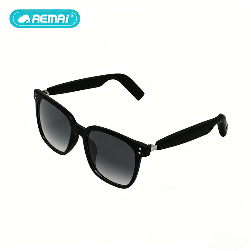The new magnetic SAG7 cross-border AI smart Bluetooth glasses support driving, cycling, listening to music, navigation and translation in multiple languages Application Scenario