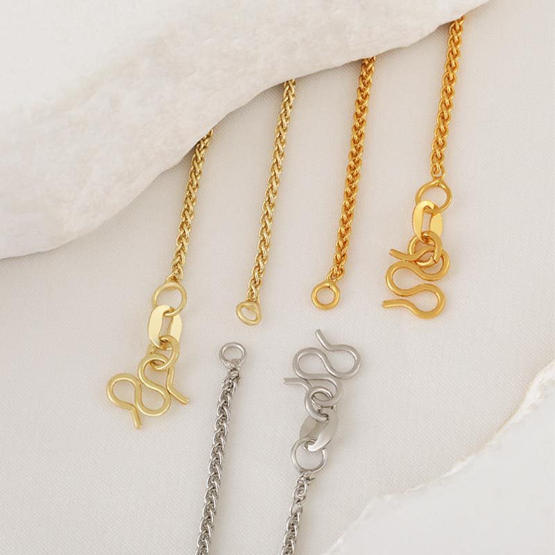Honglu M buckle Chopin chain plated with 24K gold, elegant and high-end for women, copper-plated bare chain, versatile design, collarbone chain necklace Application Scenario