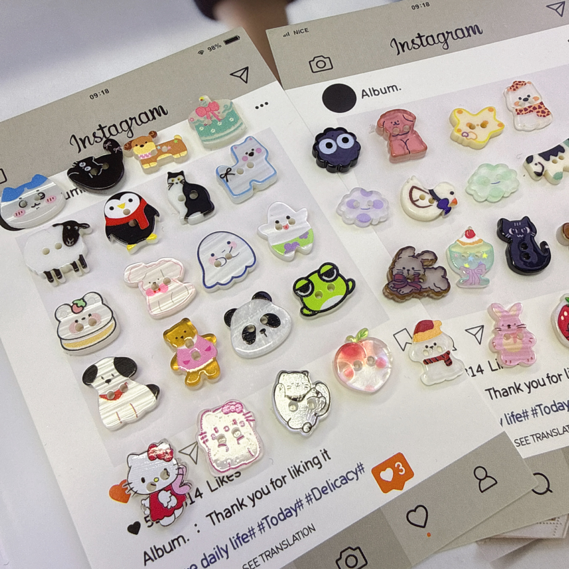 Colorful and cute cartoon animals: kittens, rabbits, lambs, two-eyed resin buttons, children's handmade socks, hair bands, and gloves Application Scenario