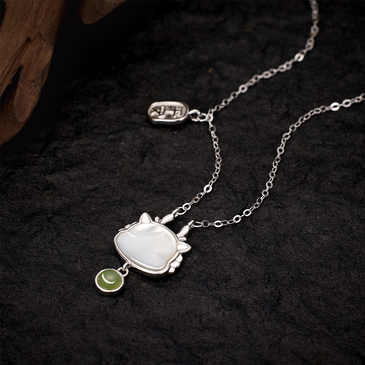 Direct sales from the manufacturer of the 2025 new model of Ping An Bubble Dragon zodiac pendant necklace inlaid with white shell jade Application Scenario