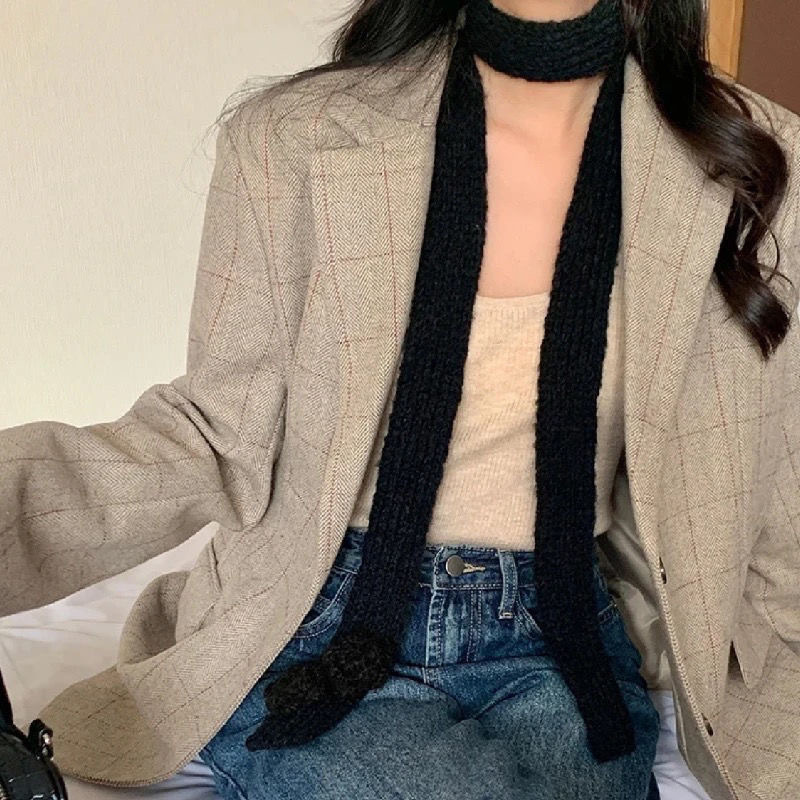One-piece consignment of Korean casual knitted flower-shaped thin scarves, new women's concave style decorative narrow neck scarves, spicy girl style small neckerchiefs, autumn and winter street stall wholesale
