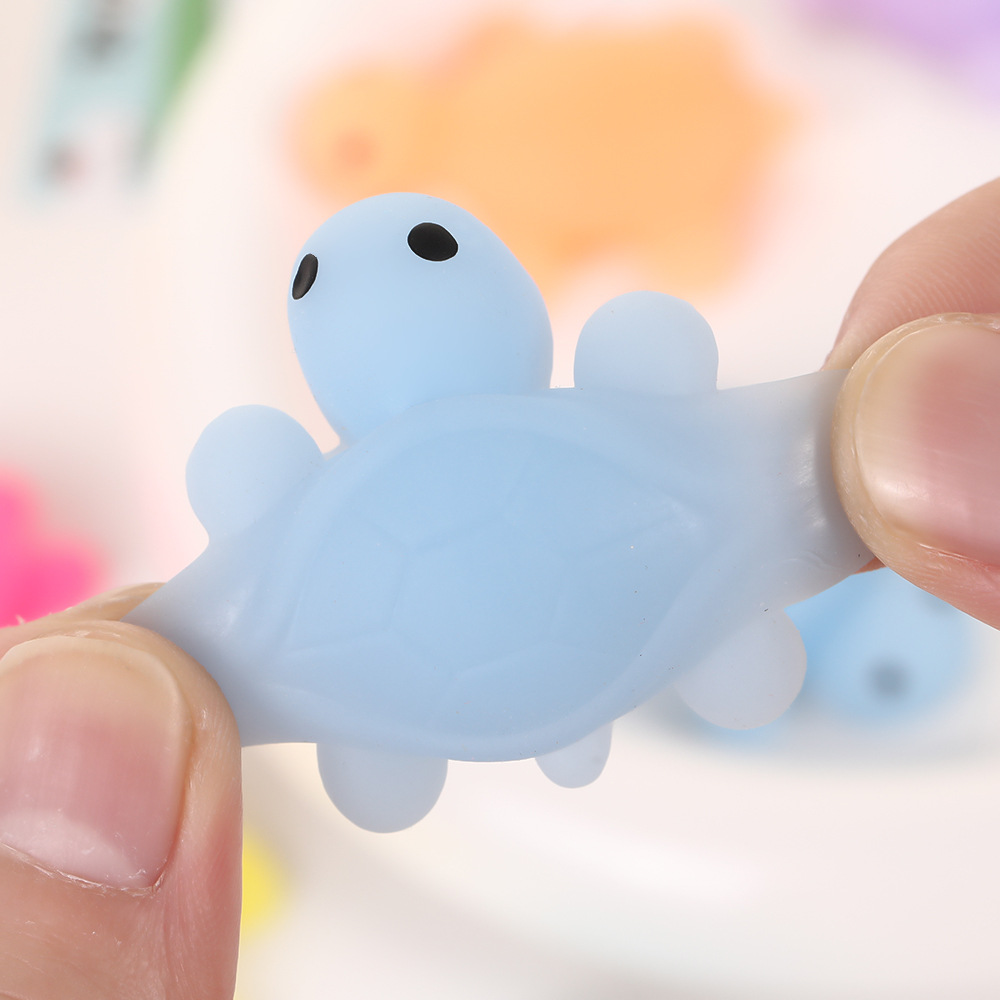 Super cute little turtle stress-relieving toy, adorable animal TPR soft rubber kneading fun, children's prank prank, hand-kneaded dumplings Application Scenario