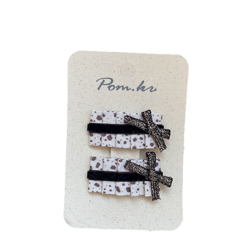 New Korean-style coffee-colored fabric hair clips, handcrafted children's autumn and winter retro side wavy bangs and duck clips hair accessories Item Picture