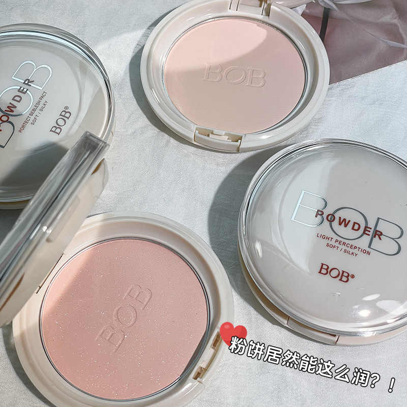 bob Light Sensation Constant Color Setting Powder Compact is waterproof, oil-repellent, moisturizing, long-lasting, concealer and does not smudge. It brightens the complexion for women on a daily basis