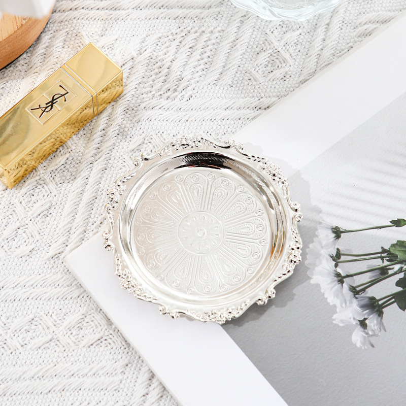 Jewelry small tray, European-style ironwork retro tea cup heat insulation pad, high-end light luxury key storage tray, jewelry tray details Picture