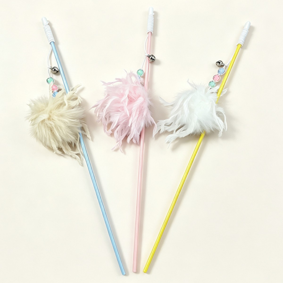 Macaron pluma peludo bola de pelo taquilla cat stick con campanas rico flexible palo fino gato juguete interactivo para relajar mascotas con Specification image